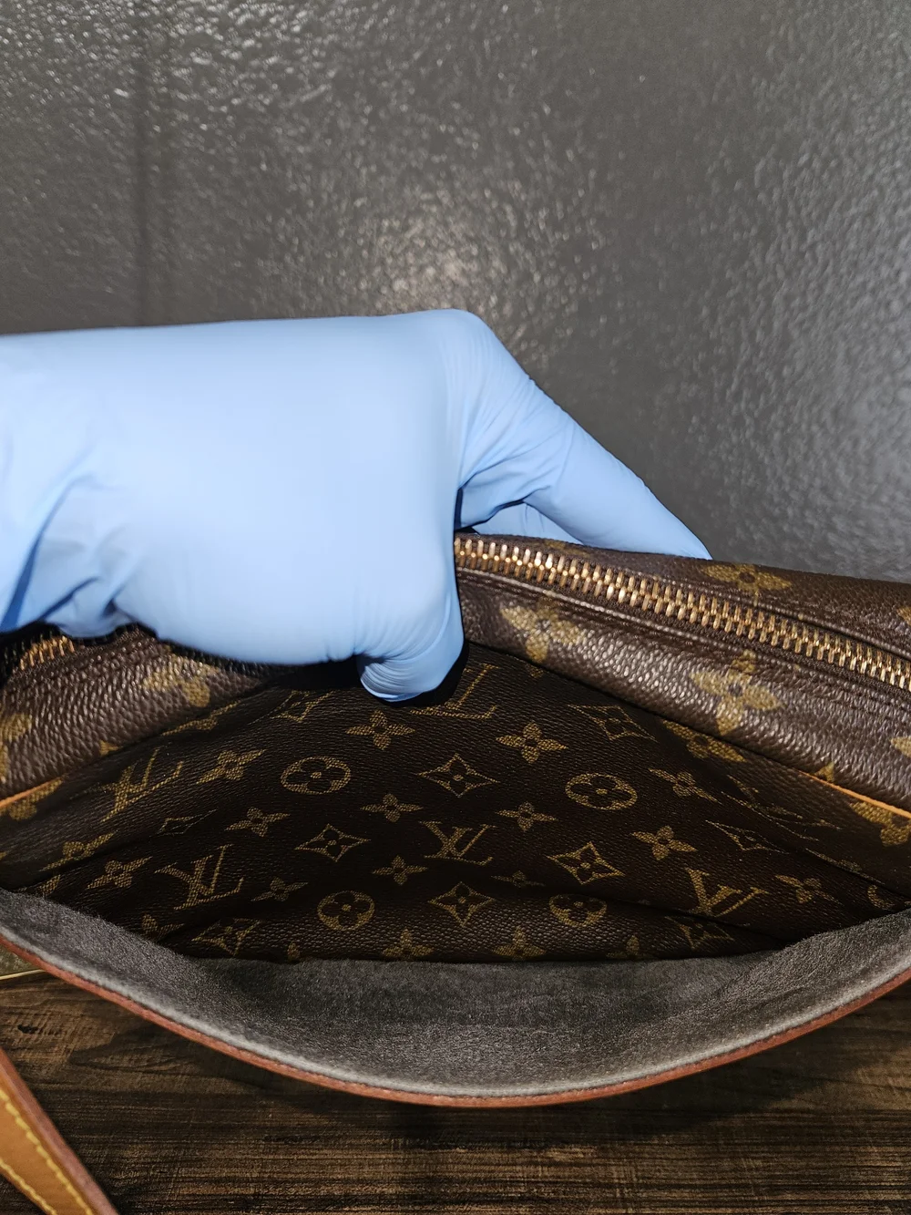 Authentic Louis Vuitton Jeune Fille Mm Monogram Canvas Crossbody - Picture 14 of 17